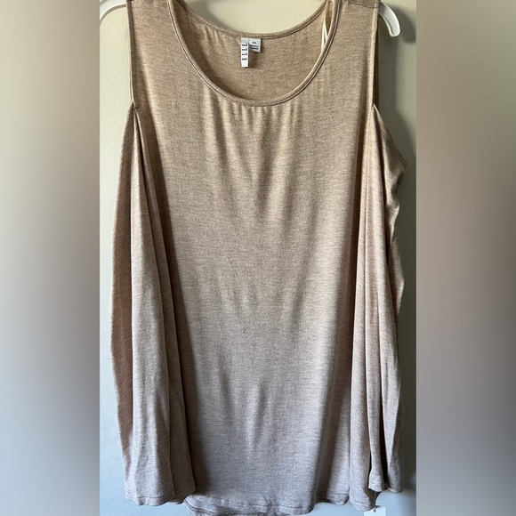 NWT Beautiful Elle long sleeve top with open shoulders. - Picture 2 of 8